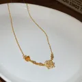 Elegante collana con ciondolo a rosa placcata oro con pietre chiare scintillanti - Doppia Rosa Strass (34#) / Oro