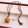 Collana vintage fatta a mano con ciondolo a stella in legno e cordino intrecciato - Stella di Legno (37#) / Stile Stella Caffè