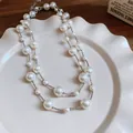 Collana di perle elegante a doppio strato con maglie in metallo argento su un piatto bianco - Stile a Doppio Strato / Perla di Vetro 6-12mm / Argento