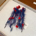 Orecchini pendenti con nappe in maglia blu e rossa fatti a mano in stile vintage - Orecchino con Nappa in Maglia