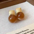 Orecchini retrò stile Maillard con perni dorati e sfere in resina color ambra - Sfera Ambra in Metallo Spazzolato