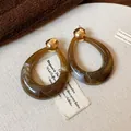 Eleganti orecchini retrò Maillard a goccia in tartaruga con borchie dorate - Stile Cerchio a Goccia