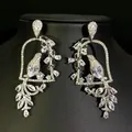 Elegante zilveren oorbellen met vogelmotief en sprankelende zirkonia, luxueus ontwerp. - Stijl 20 (HE32568)