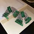 Boucles d'oreilles nœud élégantes avec cristaux vert émeraude et clairs en boîte à bijoux. - Style Pavé de Nœud Émeraude (47#)