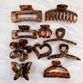 Set of tortoiseshell pattern hair claw clips in various shapes on white faux fur - 10-Piece Set / Leopard Print