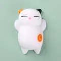 Niedliches weißes Cartoon-Katzen-Mochi-Squishy-Quetschspielzeug zum Stressabbau - Weiße Katze mit gemusterten Ohren