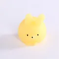 Süßes gelbes Hasen-Squishy-Spielzeug zur Stressbewältigung und Entspannung - Gelber Kugelhase