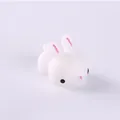 Süßes weißes Kaninchen Mochi Squishy Spielzeug zum Stressabbau und Entspannungsspiel - Weißer Kleiner Hase