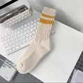 Comode calze in cotone bianco a maglia grossa con classiche doppie strisce gialle - Parallele Da 168 Cm [beige] / Taglia Unica [36-43]