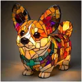 Λεπτομέρεια ενός LED φωτιστικού Corgi από βιτρό με ζεστή εσωτερική λάμψη και χρώματα - Βύσμα USB / Στυλ Corgi Όρθιο