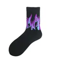 Chaussettes noires avec motif de flamme violet et cyan, idéales pour le style skate. - Violet / Taille unique