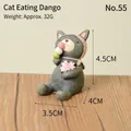 Adorable resin kitten figurine eating dango dumplings, garden ornament, 4.5cm height - Cat Eating Dango (55)