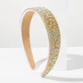 Primer plano de una diadema ancha estilo barroco con pedrería dorada y plateada para mujer - Gris