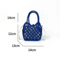 Mini borsa tote blu intrecciata a mano con fodera con coulisse bianca e misure - Blu Zaffiro
