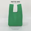 Borsa da polso in maglia verde brillante con un design minimalista in stile gilet - Verde (Tinta Unita)