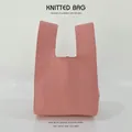 Borsa a mano in maglia rosa pastello minimalista con un design di nicchia strutturato - Rosa (Tinta unita)