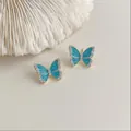 Squisiti orecchini a lobo farfalla blu con ali di cristallo scintillante e finitura dorata. - Farfalla Blu (Perno per orecchini in argento sterling 925)