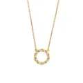 Elegante gouden Mobius ring ketting met zirkonia steentjes op witte achtergrond - Möbiusring - Goud