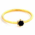 Bague en acier inoxydable doré avec un zircon noir rond dans un serti à six griffes - Taille 6 / Noir (R0009-B)
