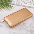 Elegante Damen-Langbörse in Gold mit Steinmuster und sicherem Reißverschluss-Design - Gold