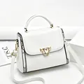 Sac à main élégant en cuir blanc avec détails dorés - Blanc Cassé