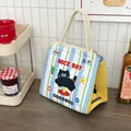 Niedliche isolierte Lunchtasche mit schwarzer Katze und Streifen in Gelb und Blau - Glückliche Katze