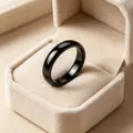 Anello in acciaio al titanio 316L nero lucido da 4 mm in elegante scatola in velluto beige - Nero Lucido Da 4 Mm / Misura 5