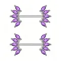 Dettaglio di piercing al capezzolo in acciaio con zirconi viola taglio marquise. - Stile Zircone a Ventaglio Viola (2745 Viola) / Color Acciaio
