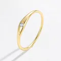 Minimalistischer S925 Sterling Silber Goldring mit einem funkelnden Zirkon-Stein besetzt - US 5 / Gold