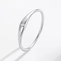 Minimalistischer Ring aus S925 Sterlingsilber mit einzelnem Zirkonia für Damen - US 5 / Silber