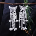 Orecchini a farfalla stile Miao in argento con lunghe nappe e campanellini appesi a un ramo - Campanello a Catena Farfalla Traforata (E2612) / Argento