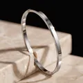 Brazalete minimalista de acero inoxidable plateado, superficie lisa, 8 mm - 4mm / Plano Minimalista (13-A-4) / Color Acero