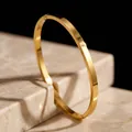 Brazalete de acero inoxidable dorado minimalista de 8 mm con acabado muy pulido - 4mm / Plano Minimalista (13-A-3) / Dorado