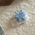 Simpatico fermaglio per capelli a farfalla blu in feltro con base in peluche beige - Farfalla Blu Stile Peluche Bianco