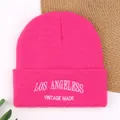 Pinkfarbene Strickmütze mit weißer LOS ANGELESS-Stickerei für den Winter. - Rosa