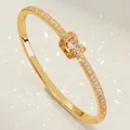Elegante bracciale rigido in rame placcato oro con inserti in zirconia - Bracciale a Cerchio con Sigillo Quadrato a Stella (BS-J5656G) / Oro