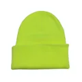 Primo piano del berretto in maglia verde neon con risvolto - Giallo Neon