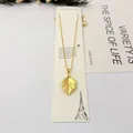 Vista dettagliata della collana con ciondolo a foglia d'oro in acciaio inossidabile 304 - Stile Foglia con Venature Dettagliate / 40cm+6cm