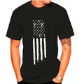 Détail d'un t-shirt noir pour homme avec imprimé graphique drapeau américain blanc. - S / Gris foncé
