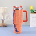40oz Edelstahl Thermobecher mit orangenem Baseball Straßstein Design und Griff - Orange / 40oz