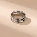 Anillo de acero de titanio plateado pulido con triple ranura para hombre hip-hop - Talla 7 / Color Acero (21-C-1)
