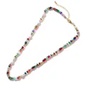 Collier coloré en pierres semi-précieuses avec perles et fermoir mousqueton doré. - Style de Pierres Naturelles et Perles Artificielles Colorées (B-N24050201A)
