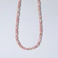 Collier minimaliste en perles de pierres fines roses avec billes dorées dorées - Style de Perle Colonnaire Rose et Perle d'Espacement Dorée (B-N24022903C)
