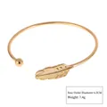 Elegante goudkleurige open armband van legering met veerontwerp en gepolijste bol - Veer (Stijl 1 Goud)