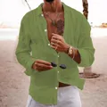 Dettaglio di una camicia da uomo ampia in cotone e lino verde oliva sulla spiaggia - 3XL / verde chiaro