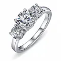 Elegante zilveren ring met drie ronde sprankelende zirkonia stenen in briljantslijpsel - Maat 6 / Witgoud