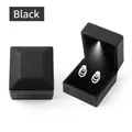 Caja de joyería LED negra premium para pendientes o anillos con luz incorporada - Caja para Anillo (Bisagra Oculta) / Negro