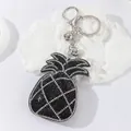 Vista dettagliata del portachiavi a forma di ananas con strass e campanellini d'argento - Nero