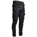 Heren slim fit cargo spijkerbroek in zwart met zijzakken en een geplooid design. - M / Zwart
