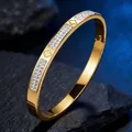 Elegante bracciale rigido in acciaio dorato con motivo a quadrifoglio e cristalli - 32A-7 Stile Zirconia a Forma di Quadrifoglio Oro